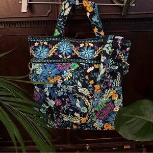 Vera Bradley Midnight blues  Floral mailbag
